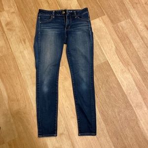 Size 4 American Eagle dark wash skinny jeans